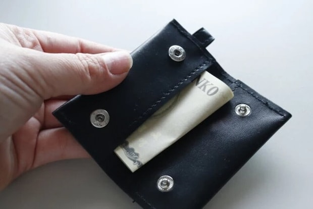 ダイソー ミニコインケース(A、合皮) 使用例 お札 ダイソー ミニコインケース(A、合皮) 使用例 お札