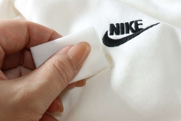 セリアの衣類用シミ取りシートを使う