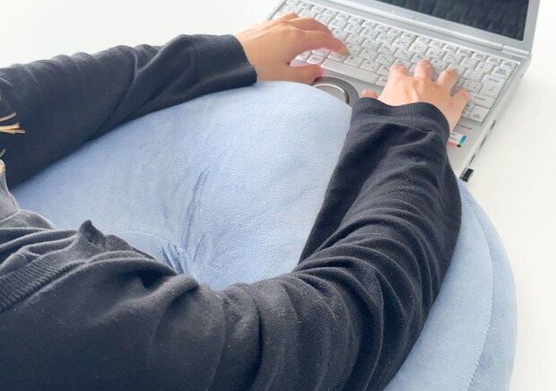 もちもちクッション（アームレスト）　PC作業時