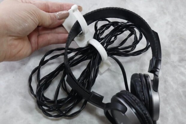 ダイソー　HAGASEL HOOK ROUND（ストレッチタブ）　使用例　ディスプレイスタンド