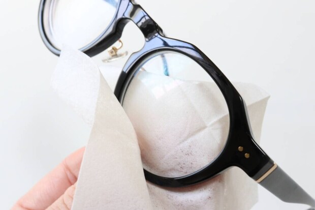 メガネクリーナー（くもり止め付）　使用例