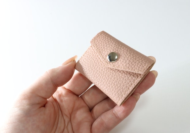 セリアさんこんなの待ってました!胸ポケットにも余裕で入る超ミニサイズ!お出かけの強い味方!