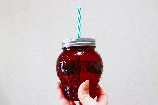 ダイソー ストロー付カップ(いちご/りんご) ダイソーの可愛いストロー付カップ(いちご/りんご)