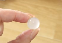 シールタイプって画期的！こっそり使えるのがうれしい100均アイデアグッズ