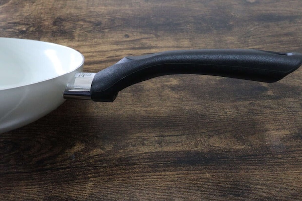 IH対応マーブル風コーティングフライパン26cm　ハンドル部分