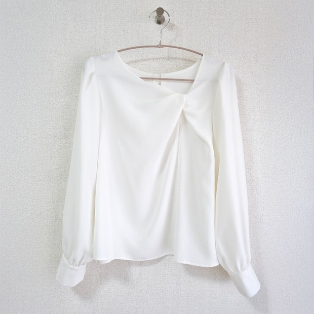 しまむら ツイストブラウス(Yuiko) しまむらのツイストブラウス(Yuiko)