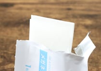 ポーチに入れとくと便利！メガネユーザーに試してほしい100均便利グッズ