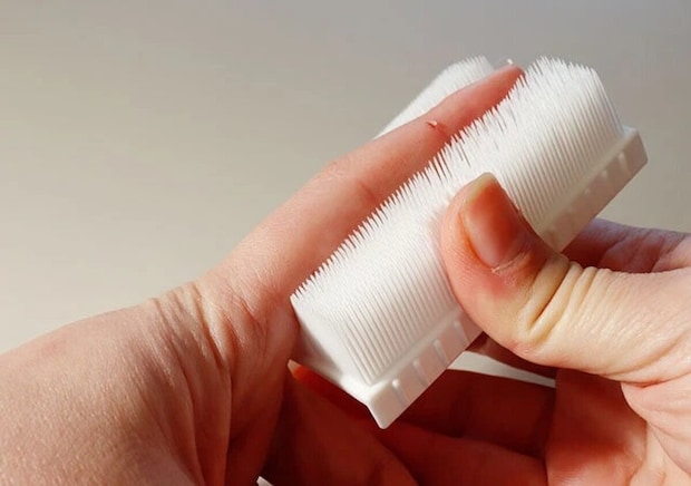 ダイソー やわらか手洗いブラシ 使用例 指 ダイソー やわらか手洗いブラシ 使用例 指