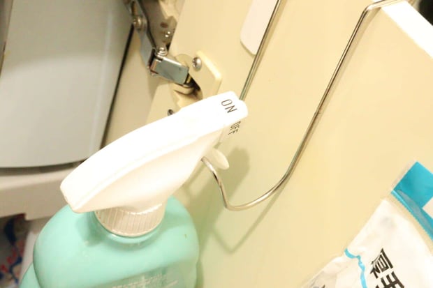 ステンレスキッチン下扉用スプレーホルダー 使用例 ステンレスキッチン下扉用スプレーホルダー 使用例