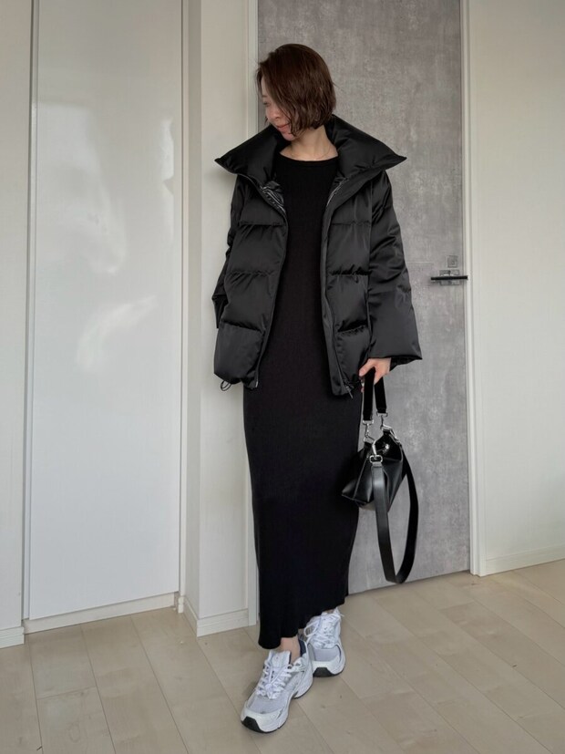 ユニクロダウンボリュームジャケットとニットワンピースコーデ
