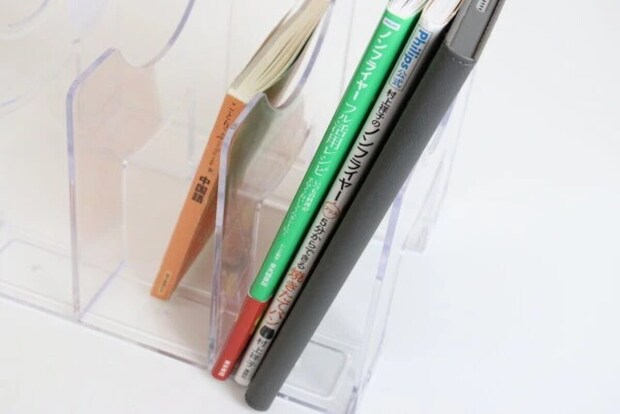 ダイソー　タテ・ヨコに使えるBook Stand　使用例　横