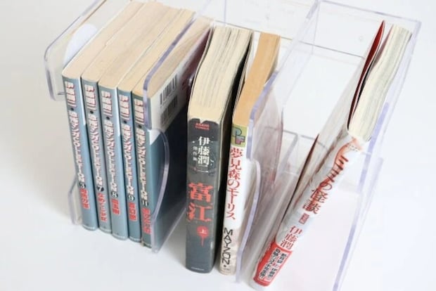 ダイソー　タテ・ヨコに使えるBook Stand　使用例　縦