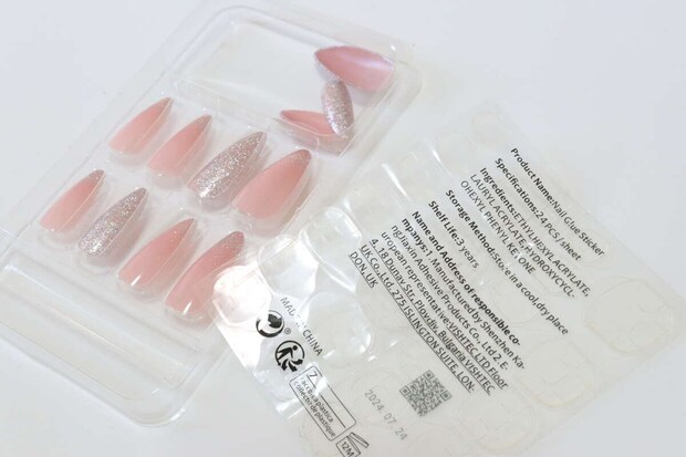 ネイルチップ アーモンド グラデーションラメ 12P　中身