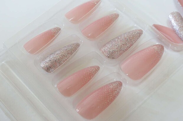 ネイルチップ アーモンド グラデーションラメ 12P　デザイン