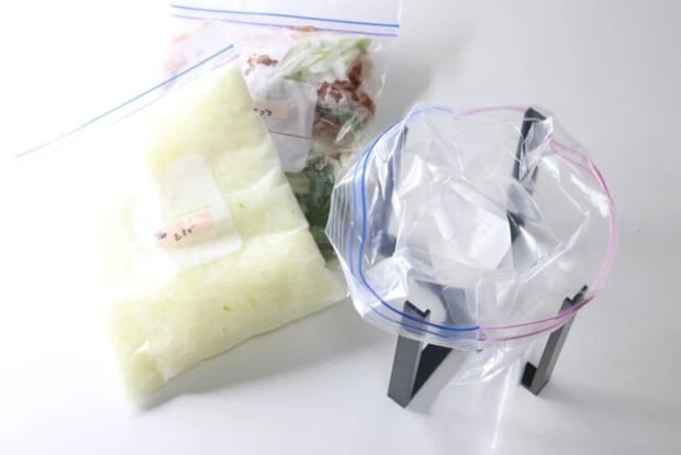 ダイソー　キッチンマルチスタンド（S）　使用例　袋詰め