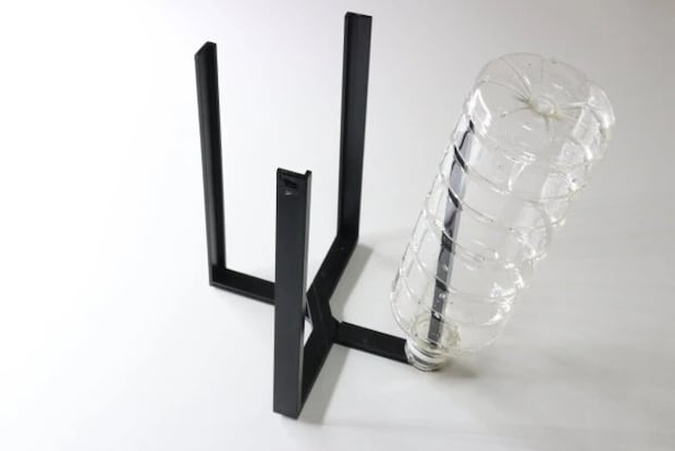 ダイソー　キッチンマルチスタンド（S）　使用例　水切り　ペットボトル