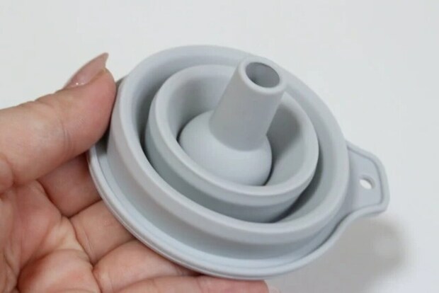 ダイソー　シリコーン折りたたみジョウゴ　折りたたみ