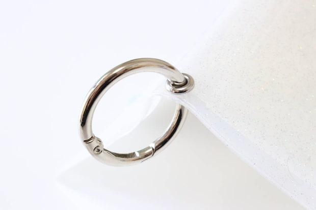 ダイソーの折財布 ラメはハトメ付き