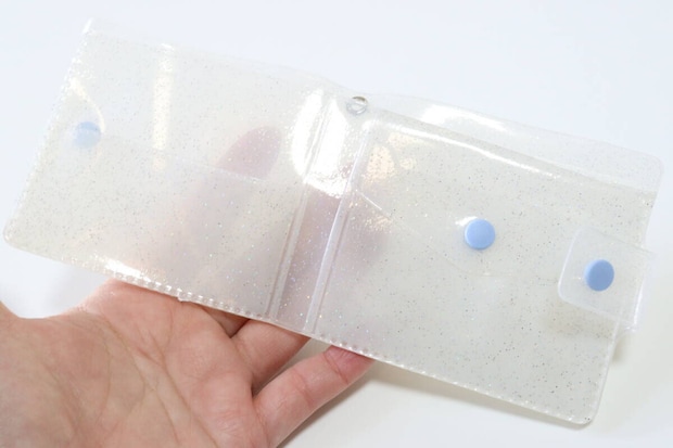 ダイソーの折財布 ラメの内側のデザイン