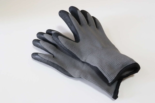 ダイソーの防寒天然ゴム背抜き手袋（L）のビジュアル