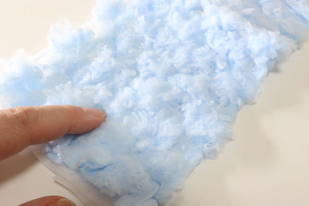 ふわふわフローリング用シート（青、10枚）　質感