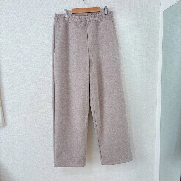 ユニクロスウェットワイドパンツベージュ