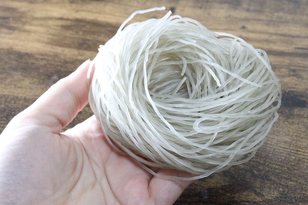 ダイソー つるもち春雨 ダイソー つるもち春雨 灰色 さつまいも