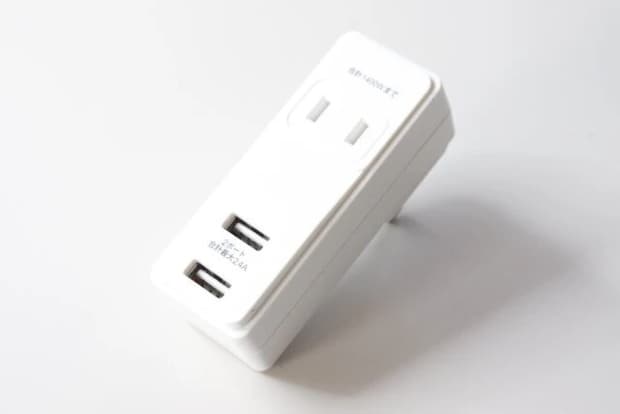 ダイソー　コンセントタップ（2個口、USB2ポート、2.4A）