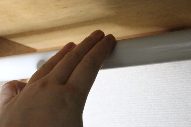 つっぱり棒（ねじ止め式、75cm～120cm、直径2.5cm～2.8cm）　取り付け状態の確認