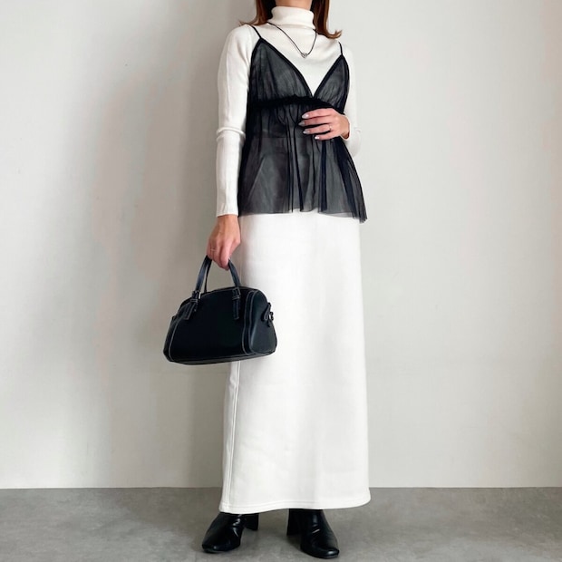 GUヘビーウェイトスウェットナロースカートとシアービスチェコーデ