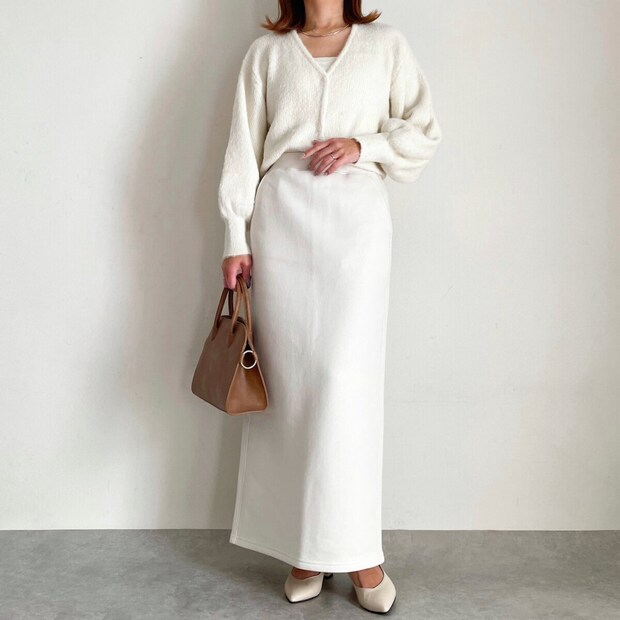 GUヘビーウェイトスウェットナロースカートのオールホワイトコーデ