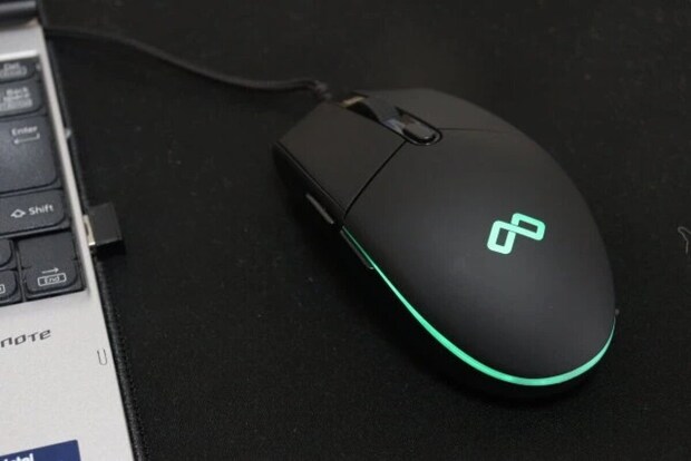 ダイソー　USB有線マウス（LEDライト）　使用例