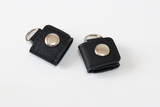 ダイソーのキーホルダーステーション（レザー調）のビジュアル