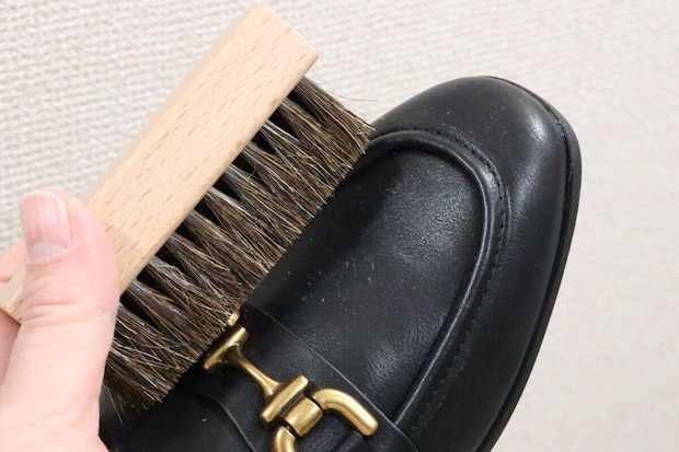 ダイソー 靴ブラシ(馬毛入り) ダイソーの靴ブラシ(馬毛入り)の使用例