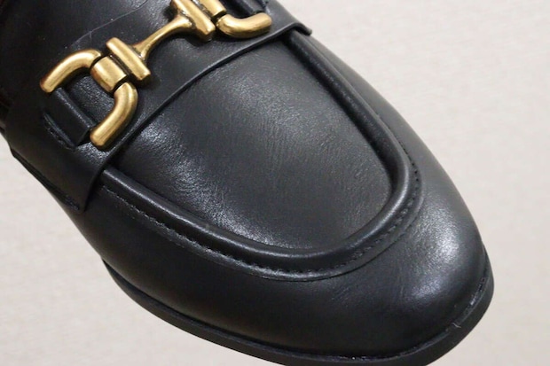 ダイソー 靴ブラシ(馬毛入り) ダイソーの靴ブラシ(馬毛入り)を使用した靴