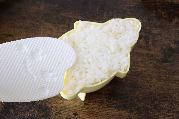 ダイソーのデコかわ ごはん de スヤスヤわんこはごはん200gで作れる
