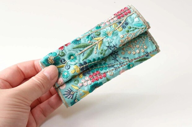 ダイソー　インド刺繍リボン　使用例