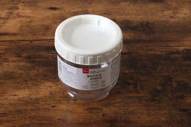 ダイソーの重ねられる保存容器　丸型のパッケージ