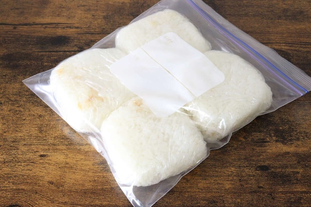 ダイソーの冷凍庫が片付くラップパッカー