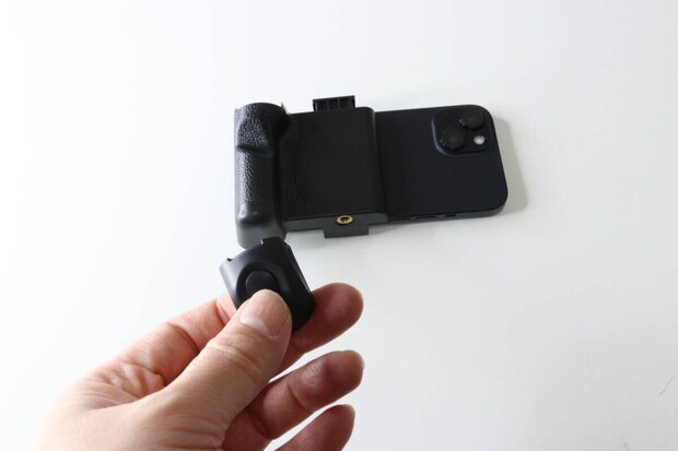 ダイソー スマートフォン ワンハンドシャッター ダイソーのスマートフォン ワンハンドシャッターは離れた場所からシャッターを切れる