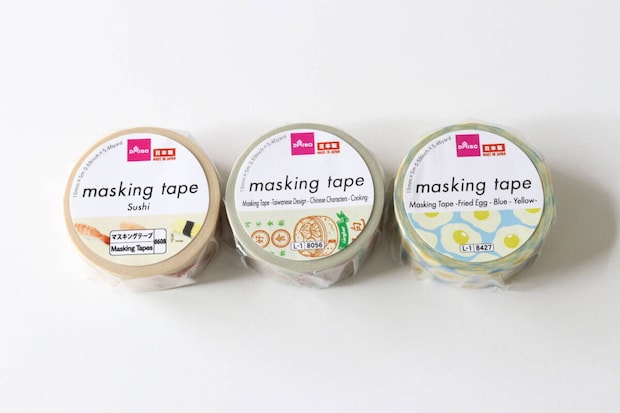 ダイソー マスキングテープ(寿司) マスキングテープ(台湾柄、漢字、料理) マスキングテープ(目玉焼き、青、黄色) ダイソーのマスキングテープ(寿司)とマスキングテープ(台湾柄、漢字、料理)とマスキングテープ(目玉焼き、青、黄色)のパッケージ