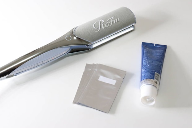 セリア トラベル用パウチ容器 5ml 15P 熱圧着 アルミ セリアのトラベル用パウチ容器 5ml 15P 熱圧着 アルミとヘアアイロンと化粧下地