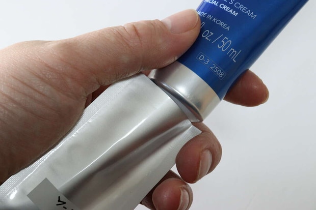 セリアのトラベル用パウチ容器 5ml 15P 熱圧着 アルミに化粧下地を入れる