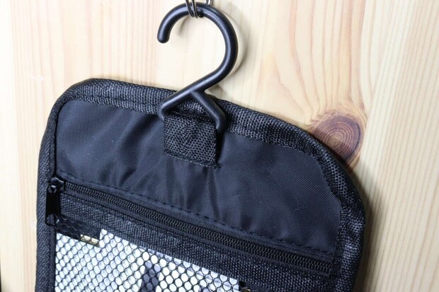 セリア　つり下げポーチ　フック　使用例