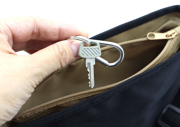 宝島社雑誌付録モノマックス3月号増刊のコールマンのお財布ショルダーバッグ8