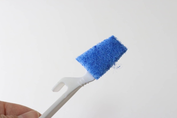 ダイソー 角の極み すきま用スティック 防カビ剤入り ダイソーの角の極み すきま用スティックは不織布に防カビ剤入り