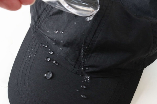 撥水キャップ　水を弾く