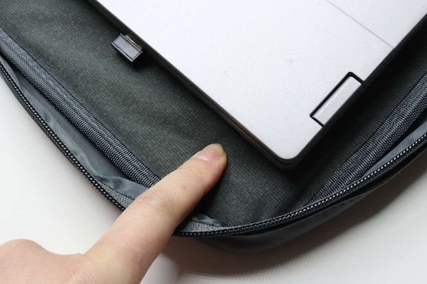 ダイソー　ガジェットケース　裏地　クッション性