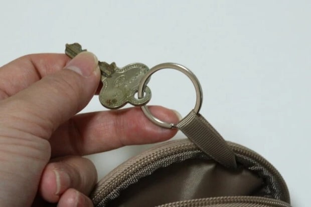 ダイソー　ラウンドバッグチャームポーチ　使用例　鍵