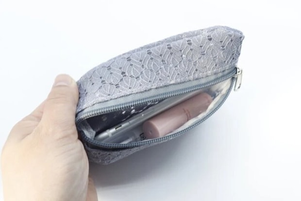 ダイソー　移動ポケット横型 レース柄　容量